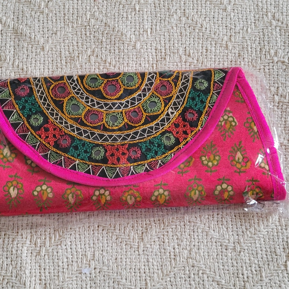 Multicolor Embroidered Women's Clutch Set - Picture 7 of 16
